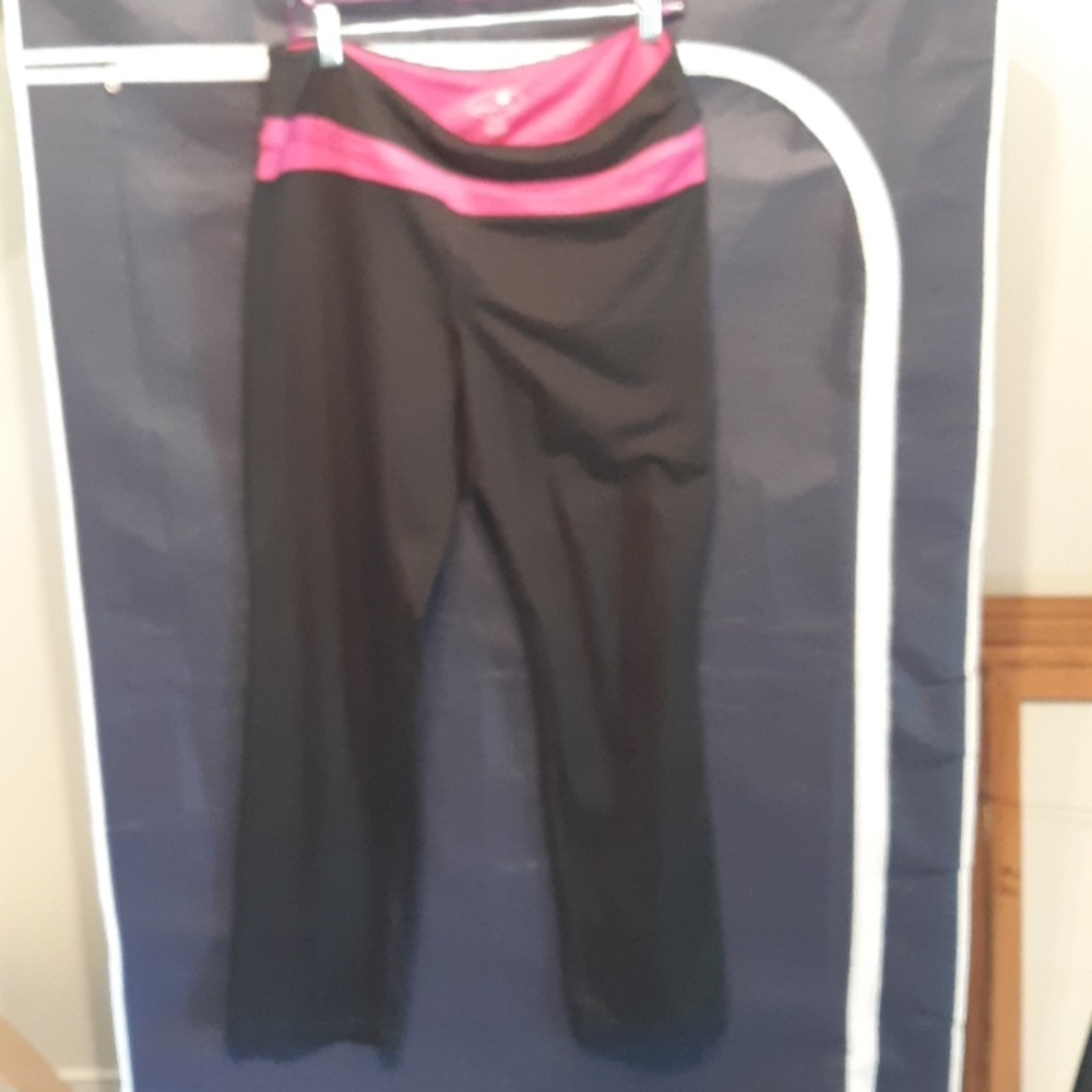 Tangerine XL blk & pink yoga pants with zipper pou